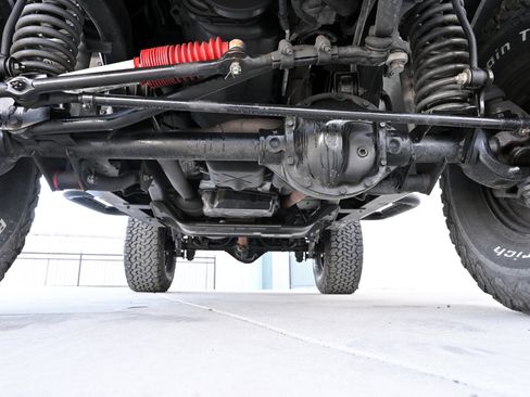 Used 2005 Jeep Wrangler Unlimited w/ Security Group AWD/4WD image 28
