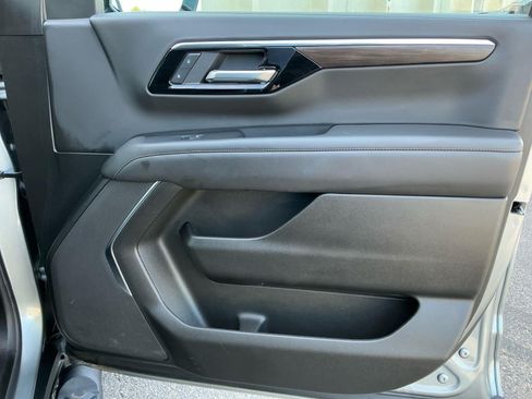 Used 2025 Chevrolet Tahoe Z71 AWD/4WD image 16