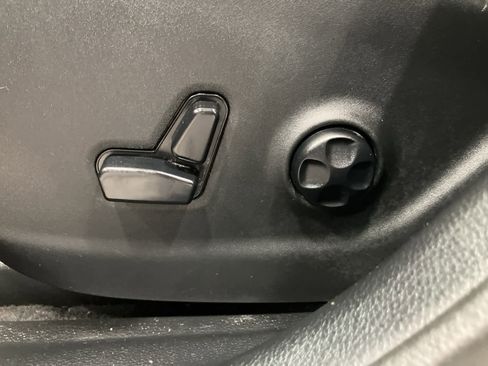 Used 2020 Jeep Cherokee Latitude Plus w/ Cold Weather Group image 11