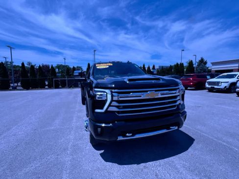 Used 2024 Chevrolet Silverado 3500 High Country w/ Technology Package AWD/4WD image 3