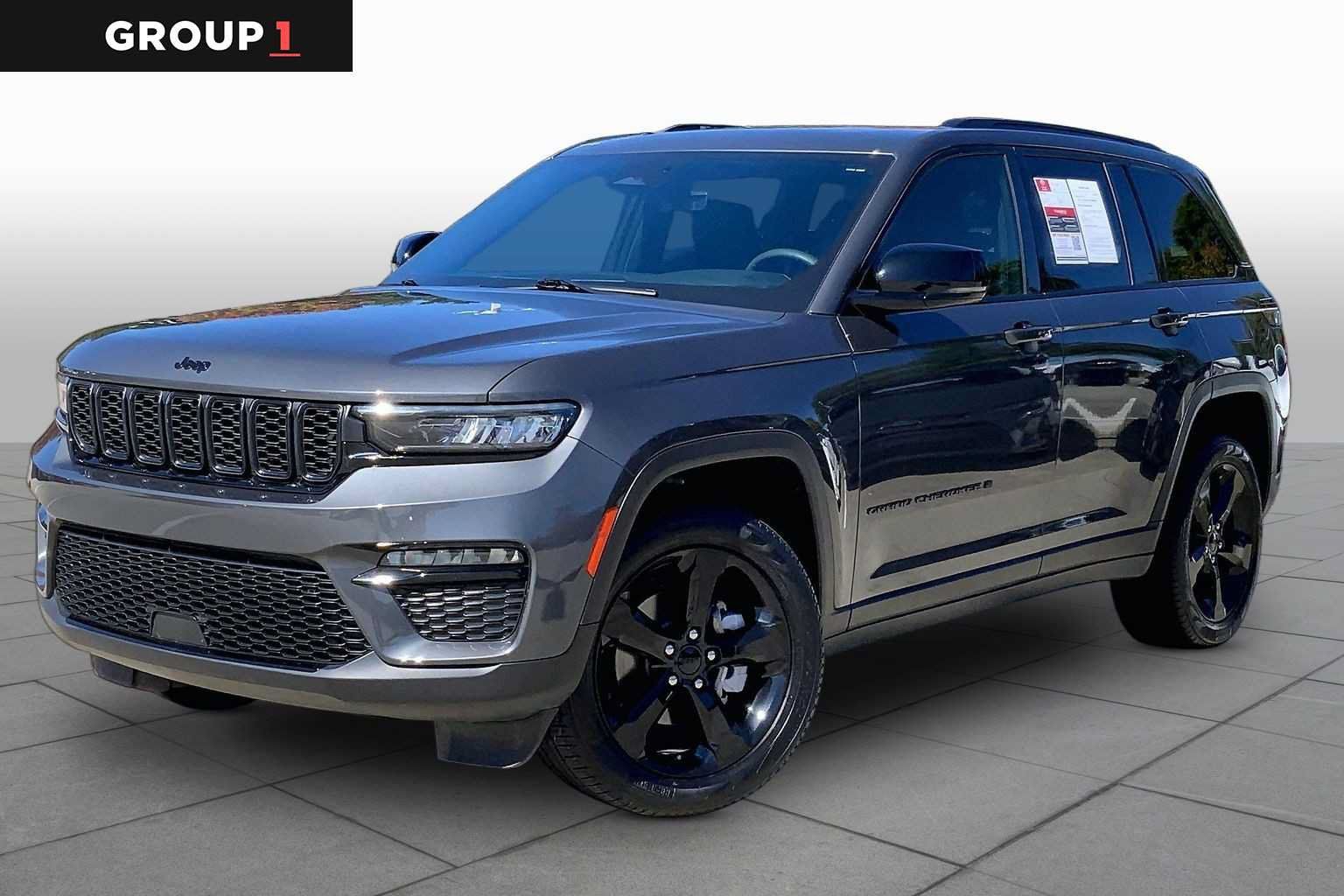 Used 2025 Jeep Grand Cherokee Limited w/ Black Appearance Package AWD/4WD image 1