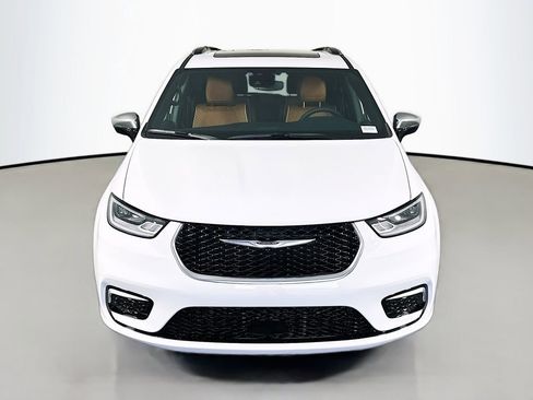 New 2026 Chrysler Pacifica Pinnacle image 2