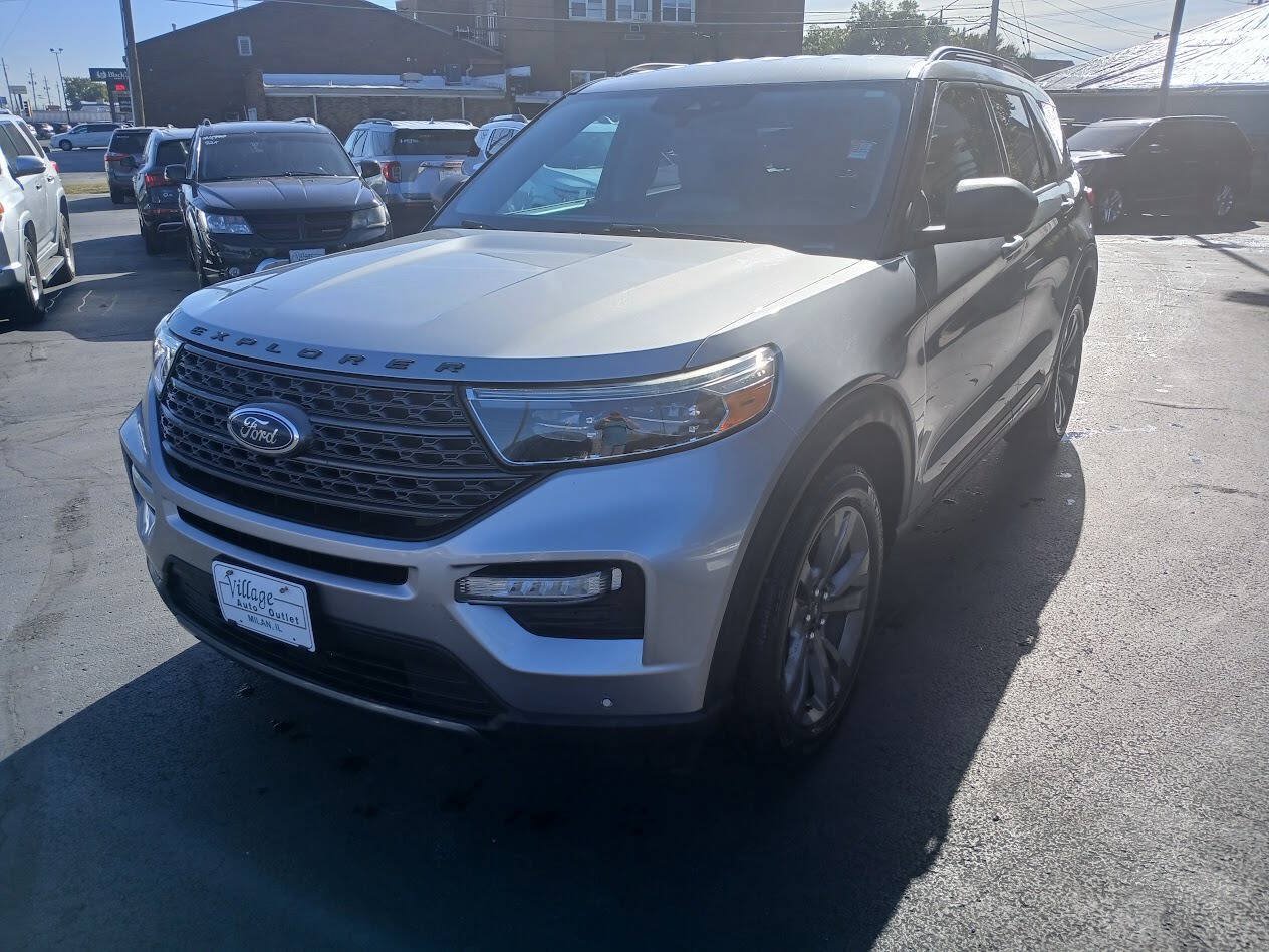 Used 2021 Ford Explorer XLT w/ Equipment Group 202A AWD/4WD image 11