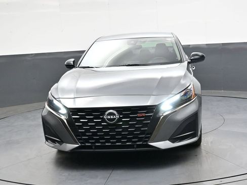 Used 2023 Nissan Altima 2.5 SR FWD image 9
