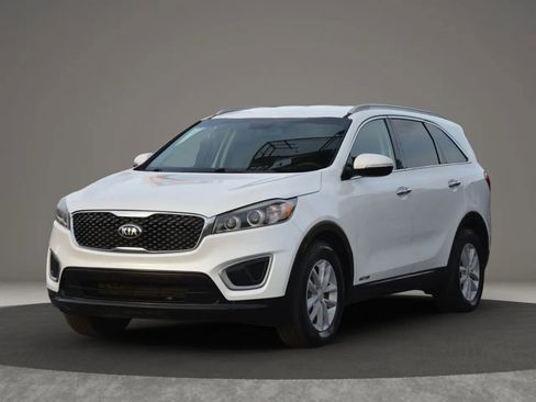 Used 2018 Kia Sorento LX image 1