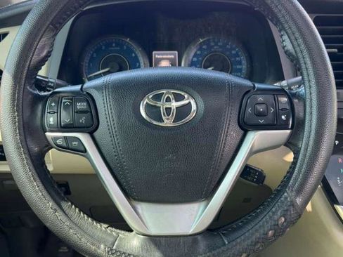 Used 2017 Toyota Sienna XLE w/ XLE Navigation Package image 24