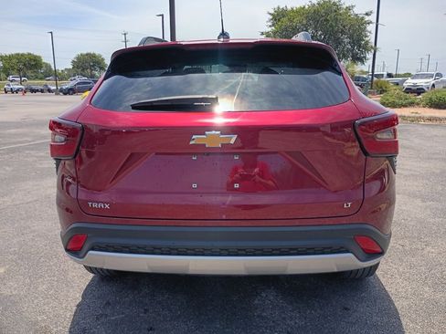 Used 2025 Chevrolet Trax LT w/ LT Convenience Package FWD image 7