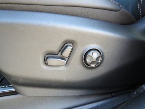 New 2025 Chrysler Voyager LX FWD image 18