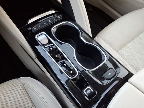 Used 2022 Buick Envision Avenir w/ Technology Package II image 35