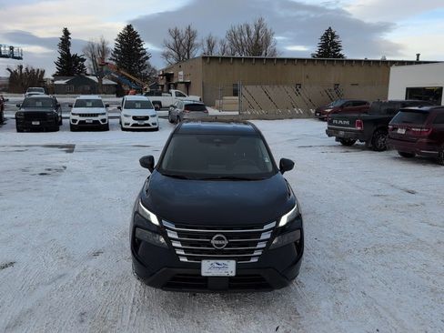 Used 2025 Nissan Rogue SV image 4