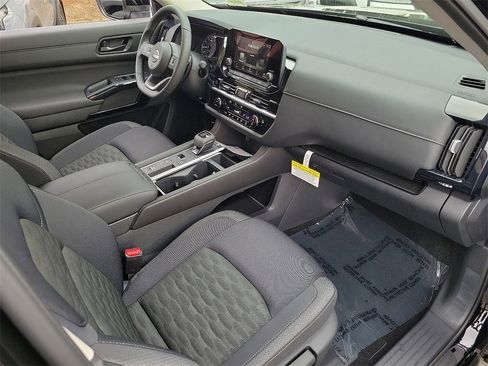 New 2025 Nissan Pathfinder SV image 11