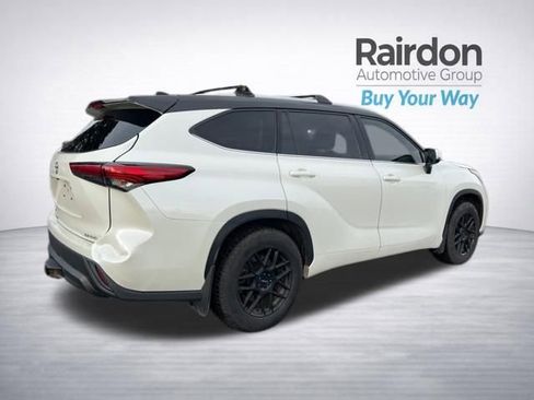 Used 2021 Toyota Highlander XLE image 9