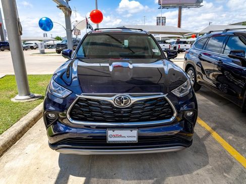 New 2026 Toyota Highlander Platinum AWD/4WD image 3
