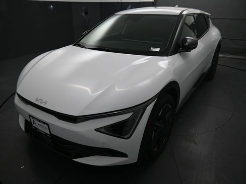 New 2025 Kia EV6 Wind RWD image 7