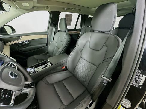 Used 2025 Volvo XC90 B6 Plus AWD/4WD image 34