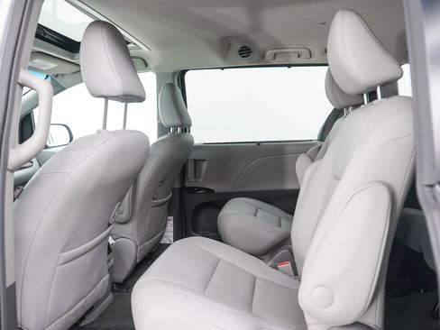 Used 2017 Toyota Sienna XLE w/ XLE Navigation Package AWD/4WD image 16