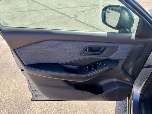 Used 2022 Nissan Rogue S image 28