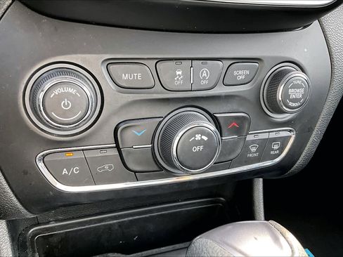 Used 2020 Jeep Cherokee Latitude image 32