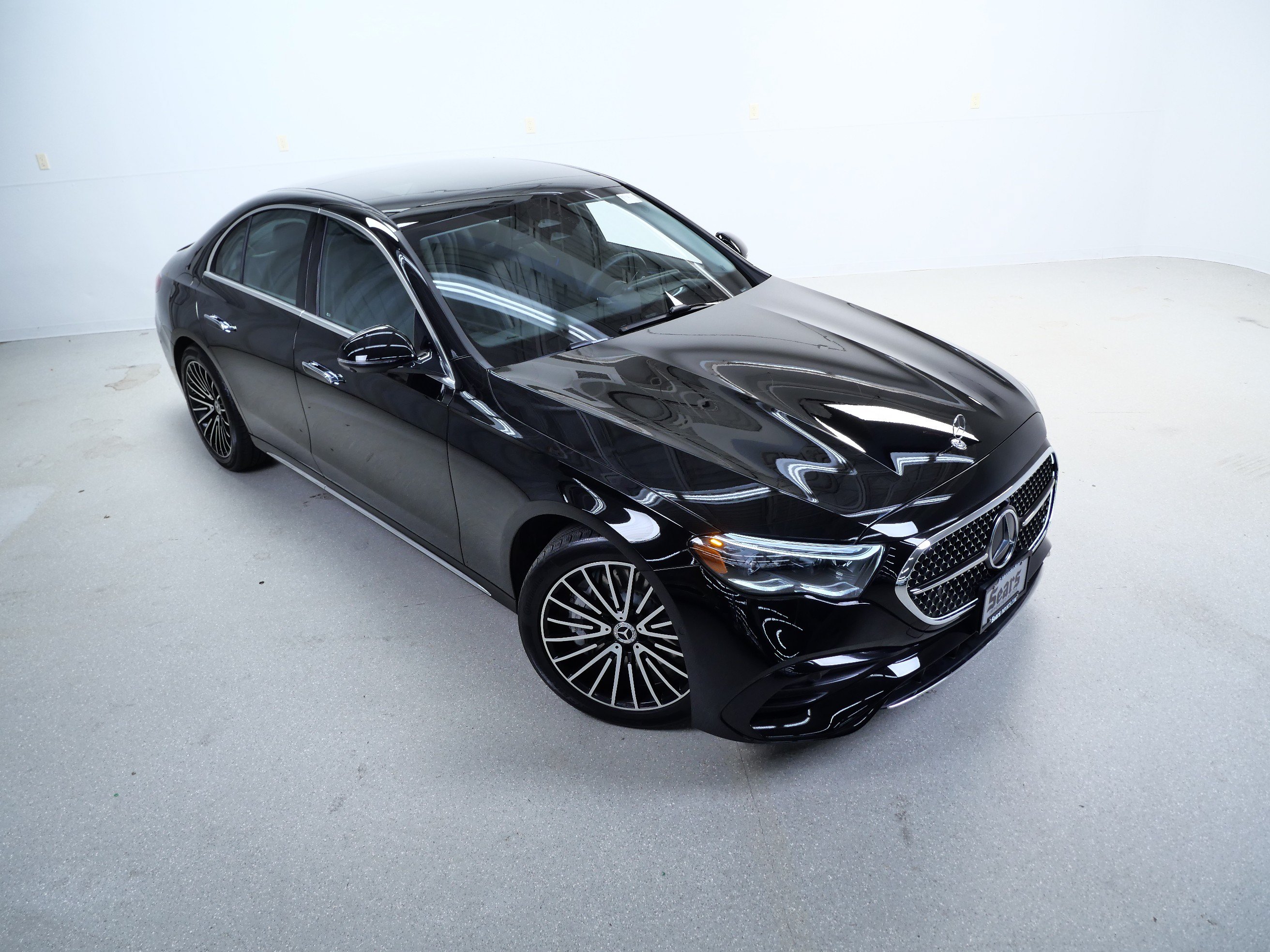 Used 2024 Mercedes-Benz E 450 4MATIC Sedan image 4