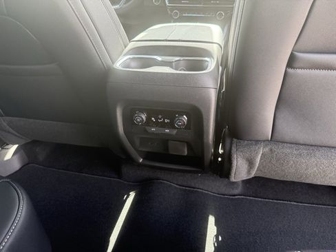 New 2026 Chevrolet Traverse LT image 38