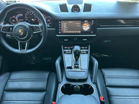 Certified 2023 Porsche Cayenne w/ Premium Package AWD/4WD image 6