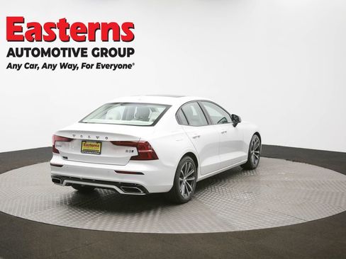 Used 2022 Volvo S60 B5 Momentum image 40