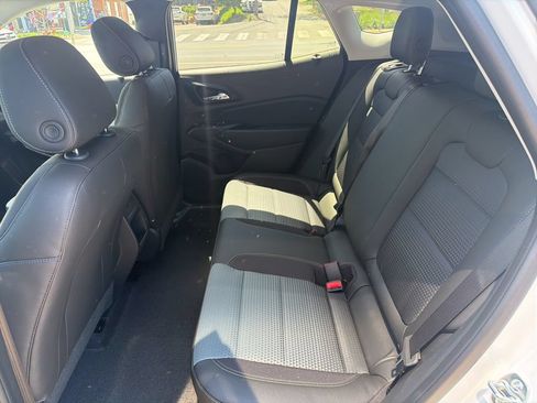 New 2026 Chevrolet Trax LT w/ LT Convenience Package FWD image 19