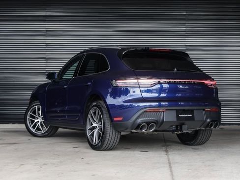 Certified 2025 Porsche Macan AWD/4WD image 3