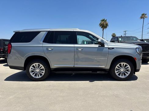 Used 2024 GMC Yukon SLT AWD/4WD image 2