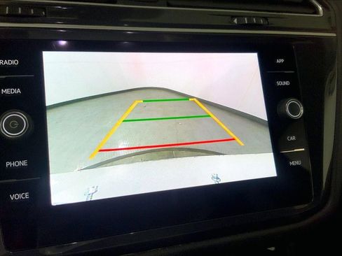 Used 2024 Volkswagen Tiguan SE FWD image 21