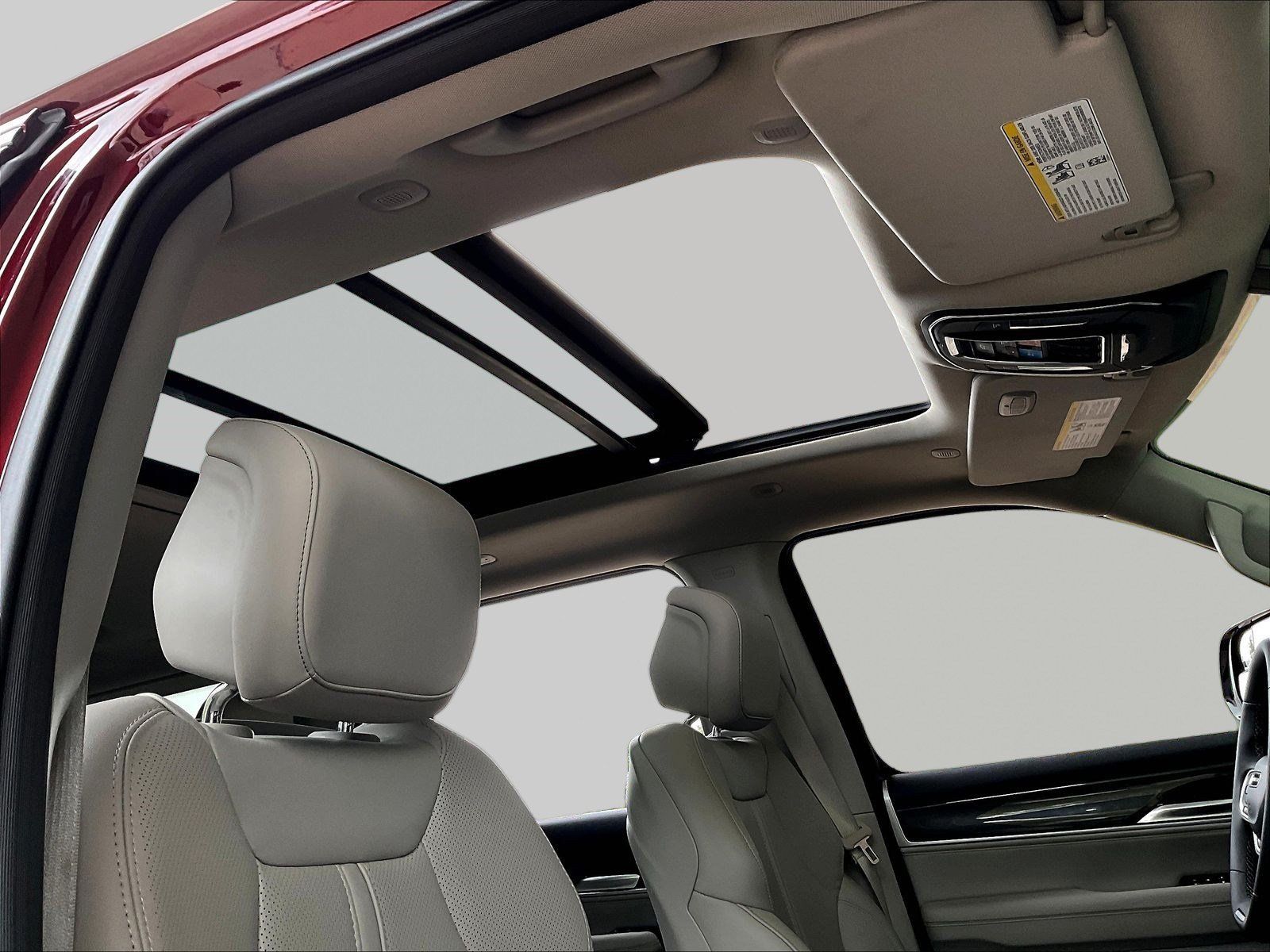 Used 2024 Jeep Wagoneer 4WD w/ Premium Group I image 28