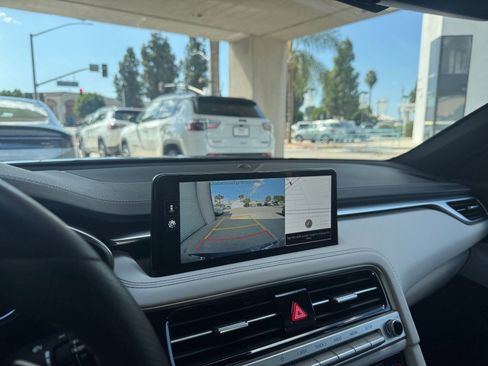 Used 2025 Genesis G70 2.5T image 17