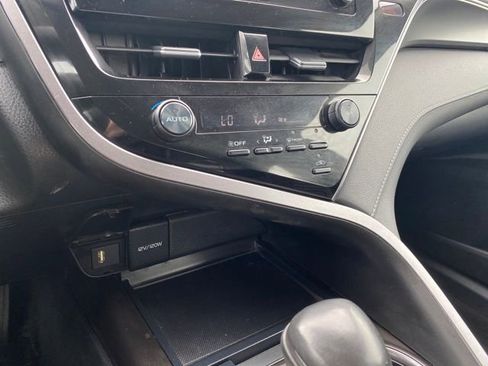Used 2023 Toyota Camry SE image 11