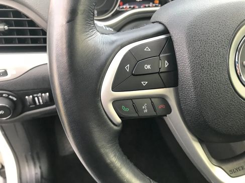 Used 2016 Jeep Cherokee Trailhawk w/ Comfort/Convenience Group image 16