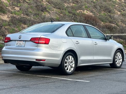 Used 2015 Volkswagen Jetta SE image 2