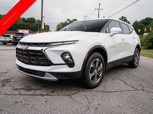 Used 2023 Chevrolet Blazer LT FWD image 3