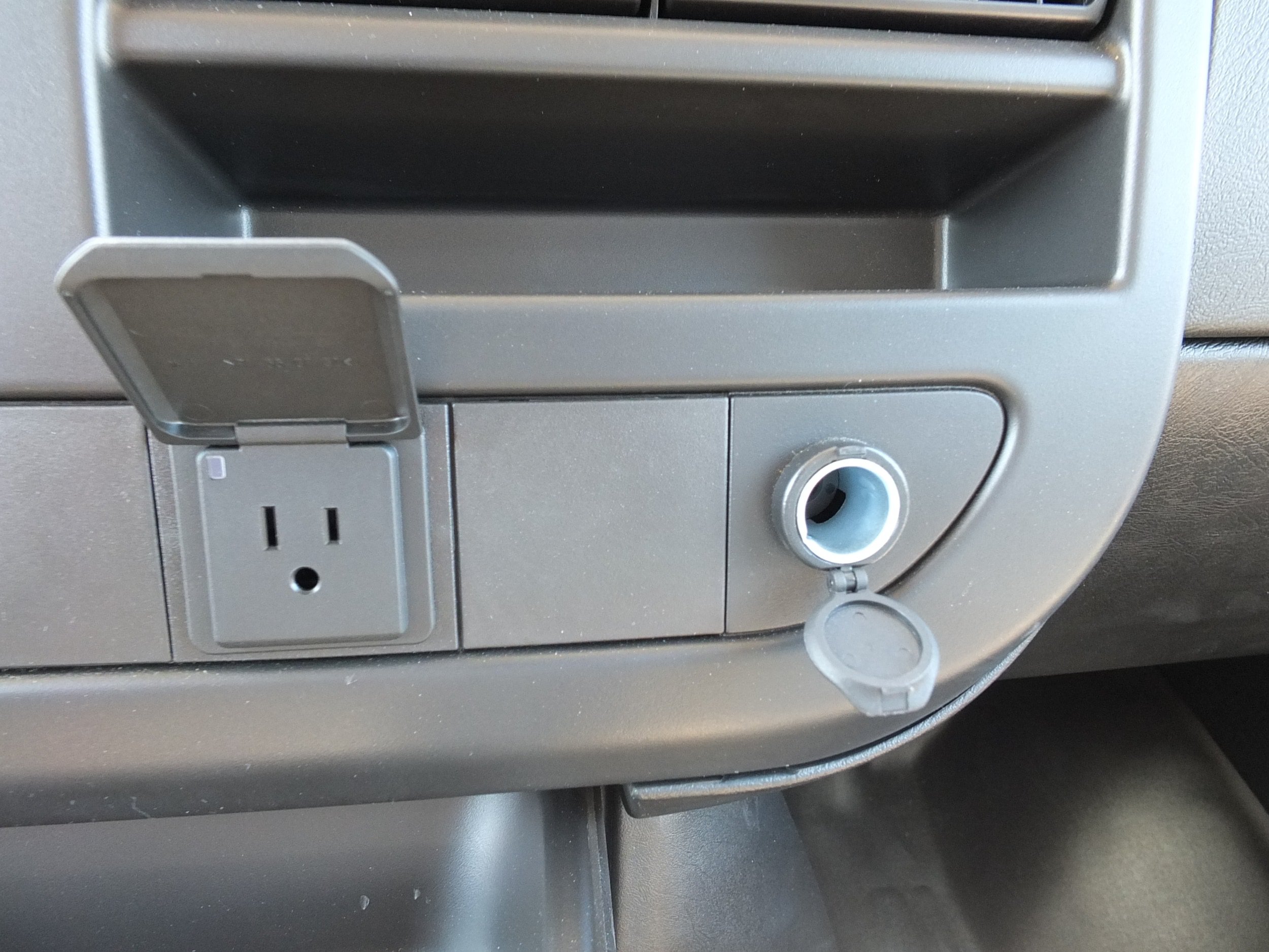 Used 2024 GMC Savana 3500 w/ Power Convenience Package RWD image 20