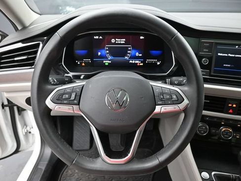 Used 2024 Volkswagen Jetta SE FWD image 28