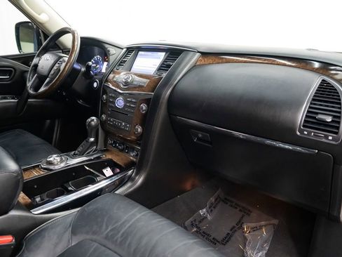 Used 2014 INFINITI QX80 4WD w/ Deluxe Touring Package image 34