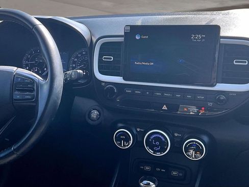 Used 2022 Hyundai Venue Limited FWD image 7