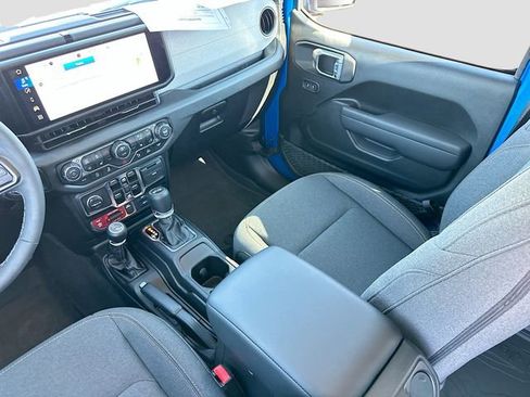 Used 2025 Jeep Wrangler Willys image 22