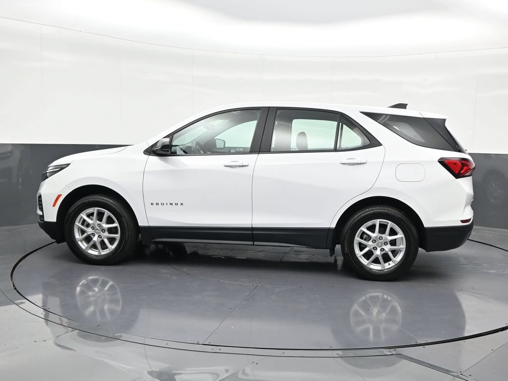 Used 2023 Chevrolet Equinox LS w/ Driver Confidence II Package AWD/4WD image 2