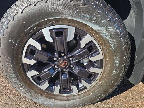 Used 2022 Nissan Frontier Pro-X image 11