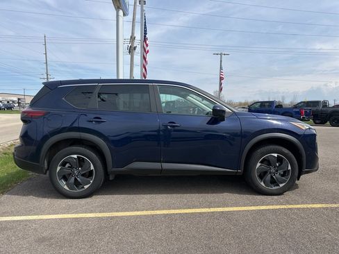 Used 2025 Nissan Rogue SV image 8