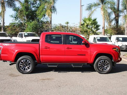Used 2022 Toyota Tacoma TRD Sport image 11
