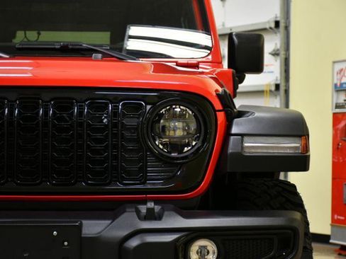 Used 2025 Jeep Wrangler Sport S image 8