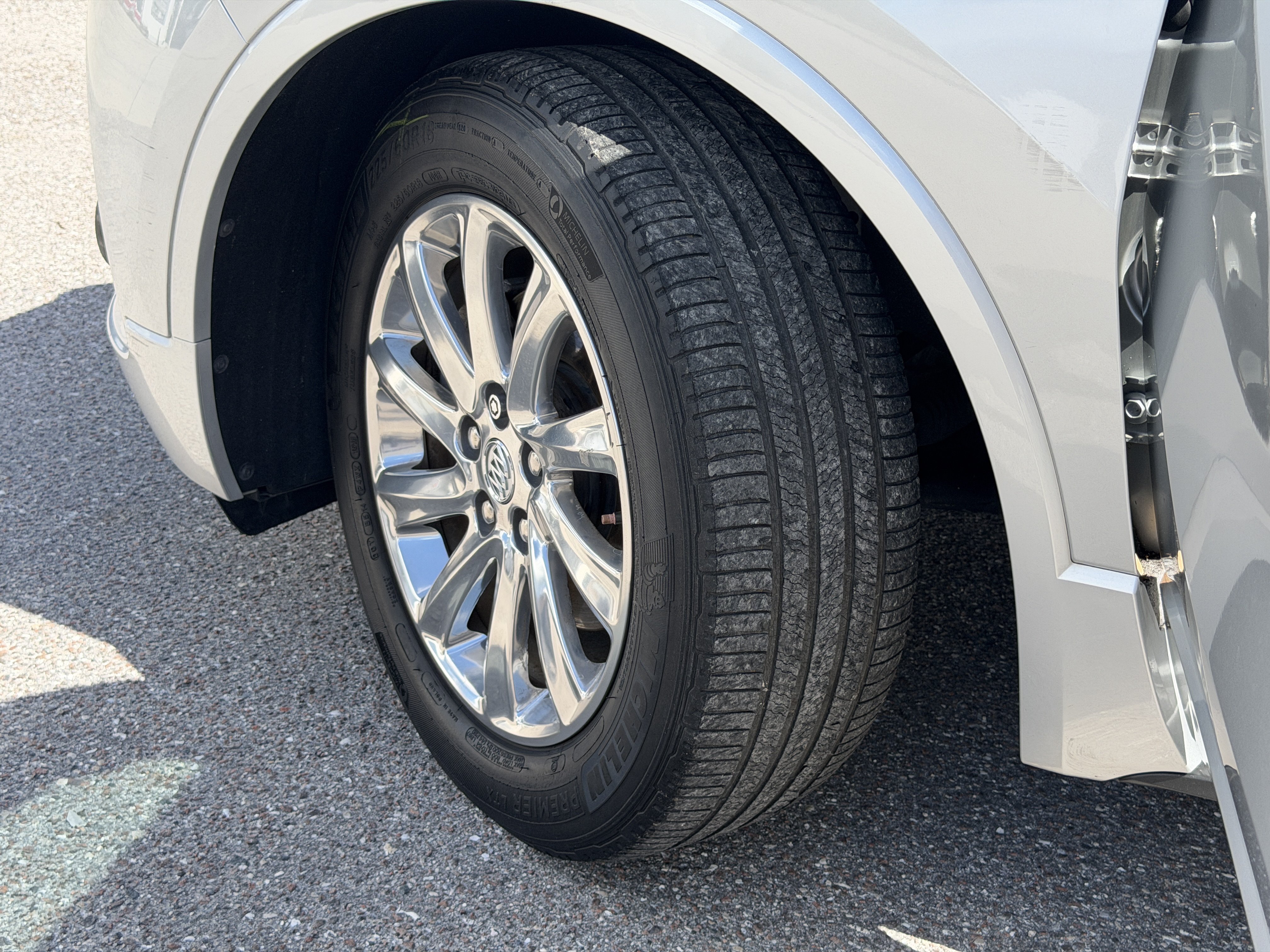 Used 2019 Buick Envision Essence FWD image 37