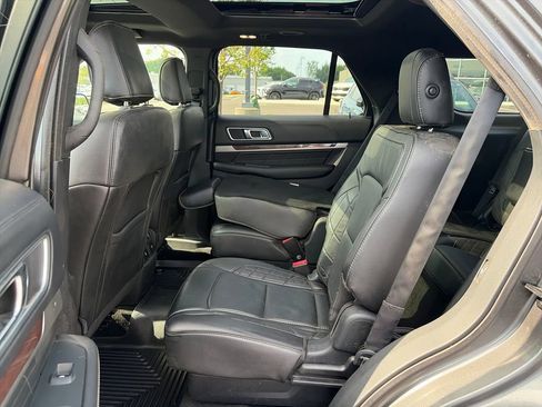 Used 2018 Ford Explorer Platinum AWD/4WD image 28