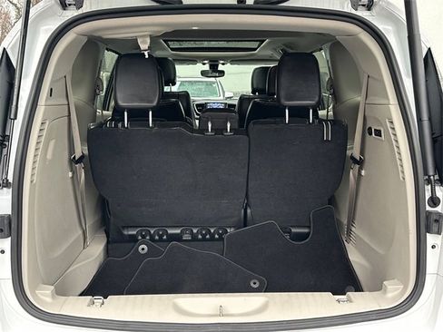 Used 2019 Chrysler Pacifica Limited image 6
