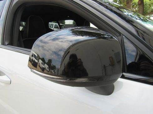 Used 2022 Volvo XC40 P8 Recharge Plus image 22